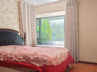 6室2廳2陽(yáng)臺(tái) 西府景苑臥室