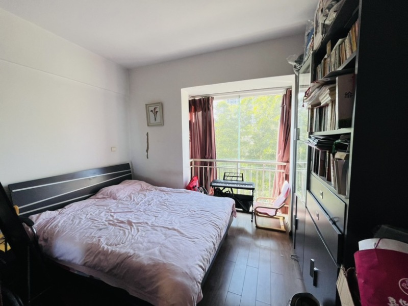 4室2廳2陽臺 中央麗城臥室