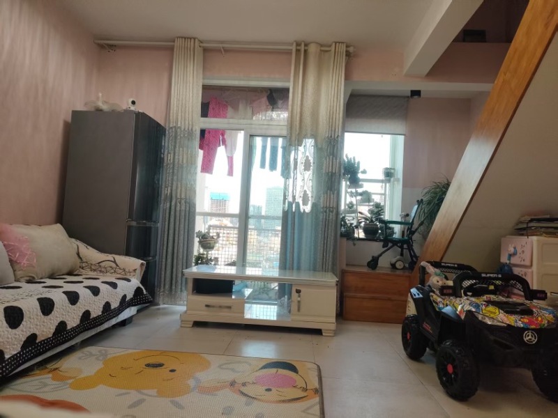 2室2廳1陽(yáng)臺(tái) 高美云安客廳