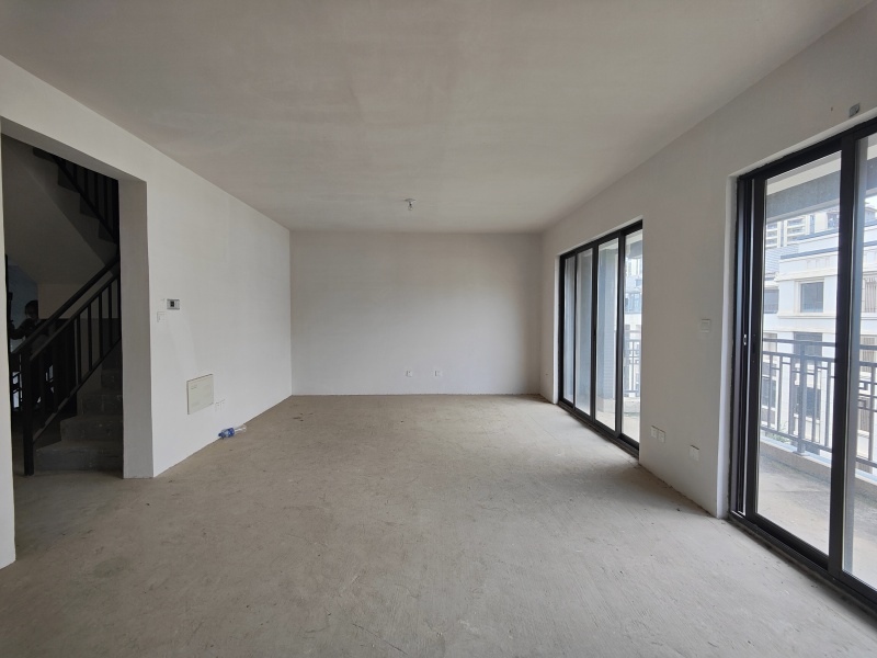 4室2廳2陽臺(tái) 中海云麓九里一期別墅客廳