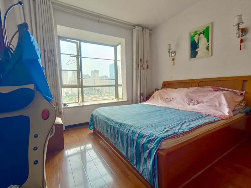 4室2廳2陽(yáng)臺(tái) 龍江雅苑臥室