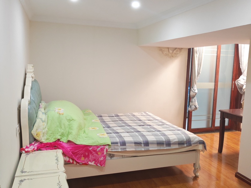 6室2廳2陽(yáng)臺(tái) 西府景苑書(shū)房