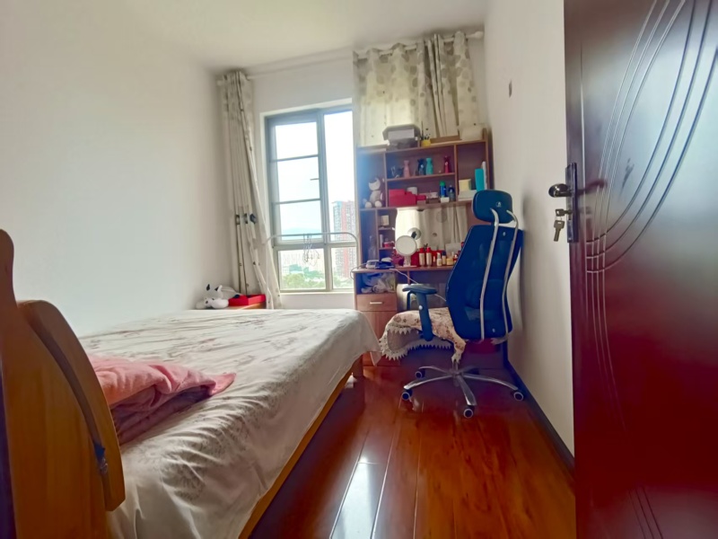 4室2廳2陽(yáng)臺(tái) 龍江雅苑臥室