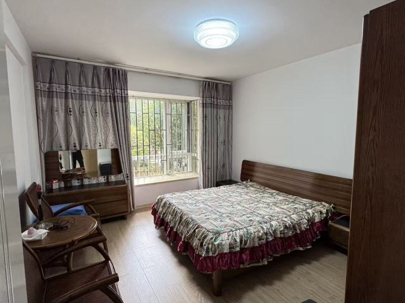 5室3廳2陽臺 高新文翠園臥室