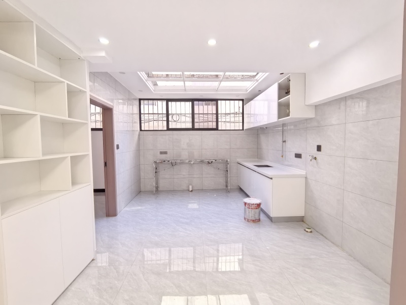 2室2廳1陽臺 春苑小區(qū)餐廳