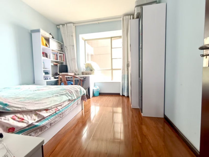 4室2廳2陽(yáng)臺(tái) 龍江雅苑臥室