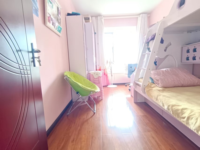 4室2廳2陽(yáng)臺(tái) 龍江雅苑臥室