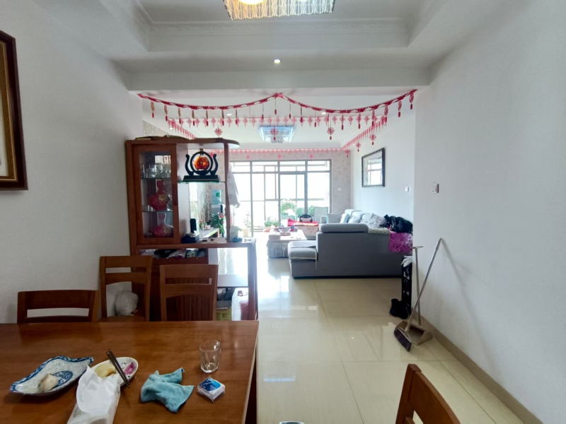 4室2廳2陽(yáng)臺(tái) 龍江雅苑客廳