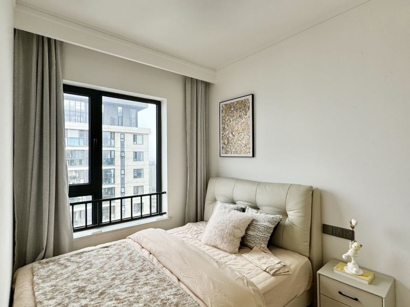 3室2廳1陽(yáng)臺(tái) 彩云城辰灣臥室