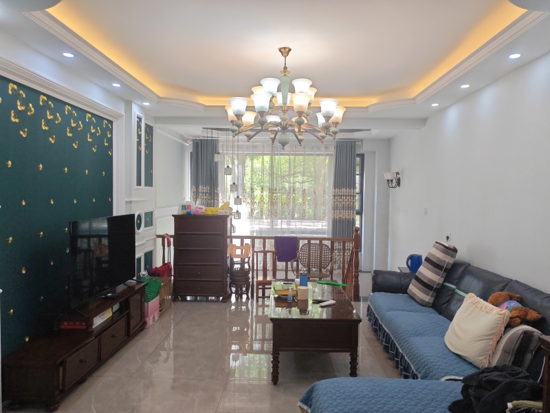 6室2廳2陽(yáng)臺(tái) 西府景苑客廳