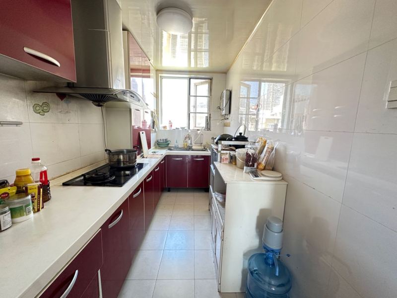 4室2廳2陽臺 世紀(jì)城華春苑廚房