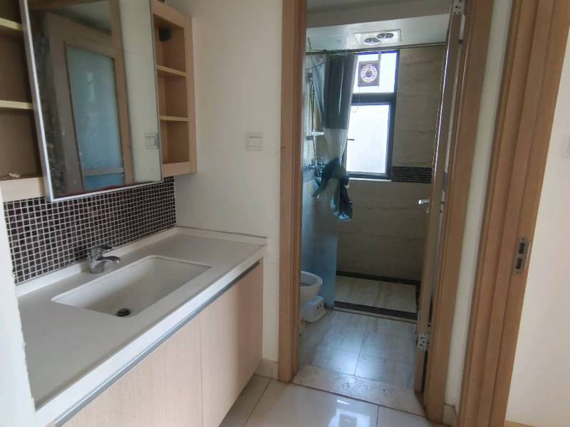 2室2廳2陽臺 金域緹香衛(wèi)生間