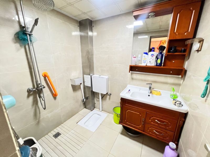 3室2廳1陽臺 金泉小區(qū)二期衛(wèi)生間