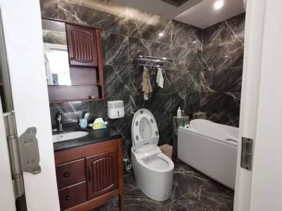 4室2廳2陽(yáng)臺(tái) 藍(lán)光水岸公園