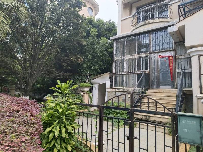 5室2廳2陽臺 香檳小鎮(zhèn)別墅自家花園