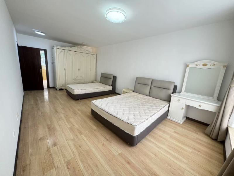 5室2廳 世紀城華春苑臥室