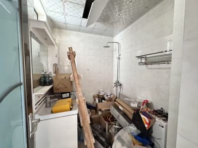 3室2廳2陽(yáng)臺(tái) 新希望希望匯衛(wèi)生間