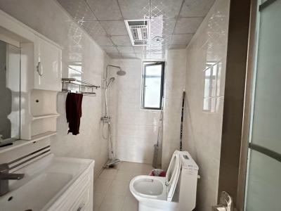 3室2廳2陽(yáng)臺(tái) 新希望希望匯衛(wèi)生間