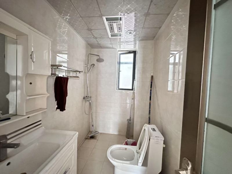 3室2廳2陽(yáng)臺(tái) 新希望希望匯衛(wèi)生間