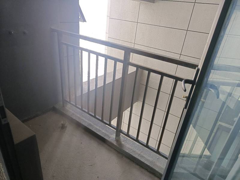 4室2廳2陽(yáng)臺(tái) 新希望觀瀾匯陽(yáng)臺(tái)