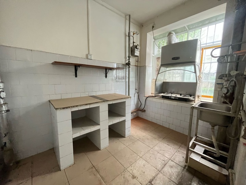 2室2廳1陽臺 船房小區(qū)廚房