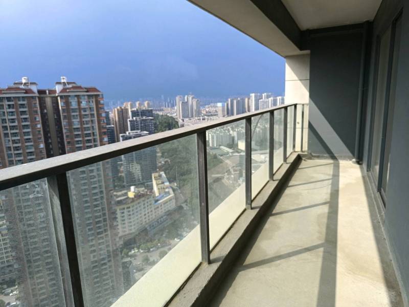 4室2廳2陽(yáng)臺(tái) 新希望觀瀾匯陽(yáng)臺(tái)