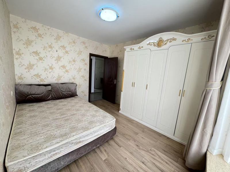 5室2廳 世紀城華春苑臥室