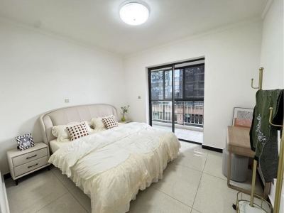 3室2廳2陽臺 融城優(yōu)郡臥室