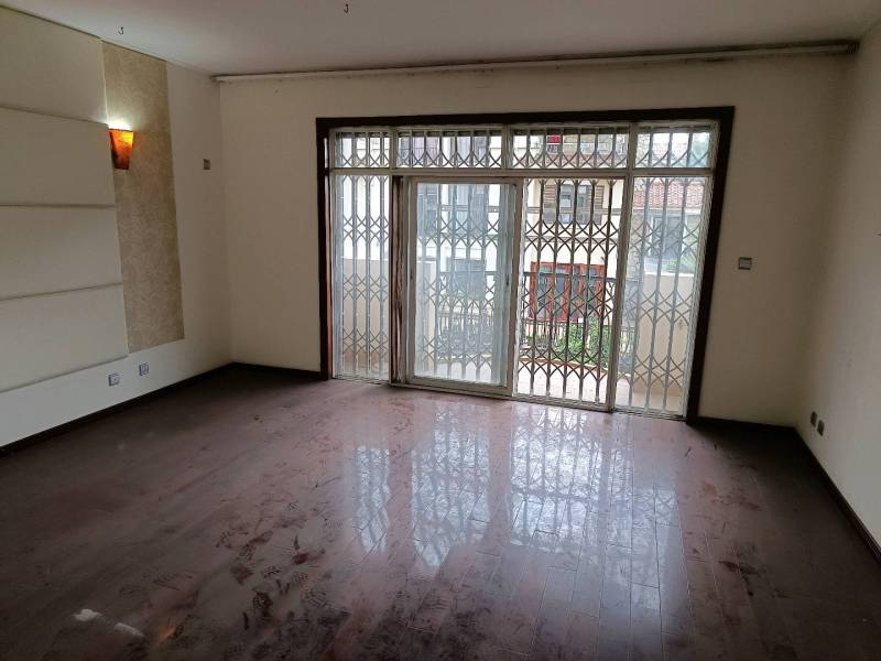 5室2廳2陽臺 香檳小鎮(zhèn)別墅臥室