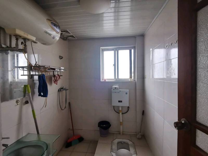 3室2廳2陽臺(tái) 江東耀龍康城衛(wèi)生間