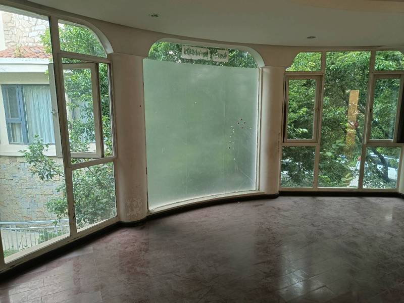 5室2廳2陽臺 香檳小鎮(zhèn)別墅陽臺