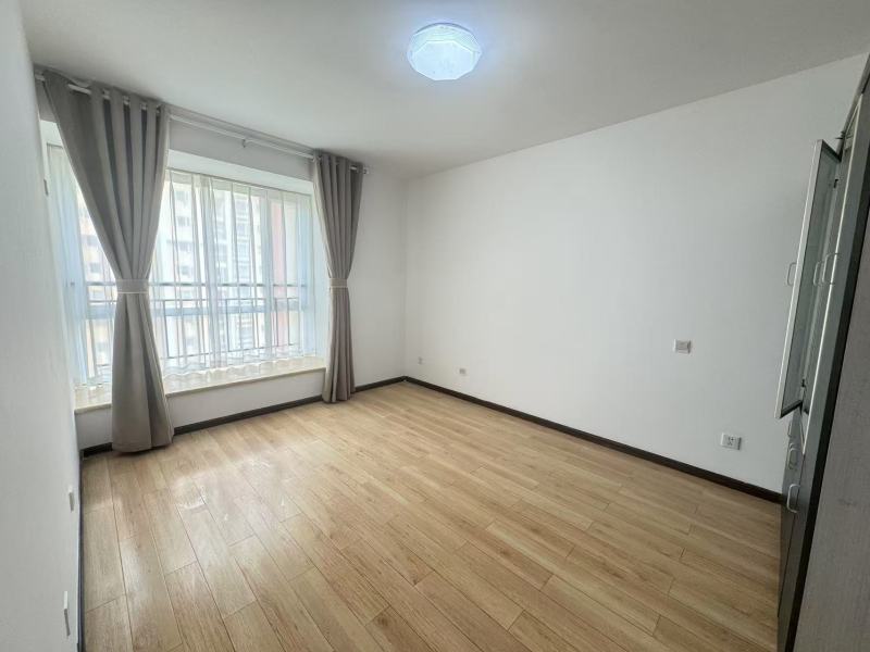 5室2廳 世紀城華春苑臥室