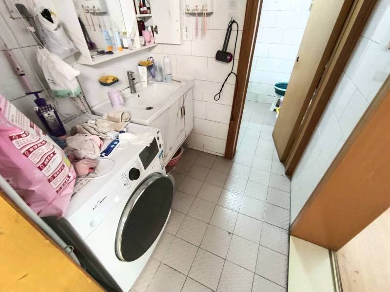 2室2廳1陽臺 金星小區(qū)衛(wèi)生間