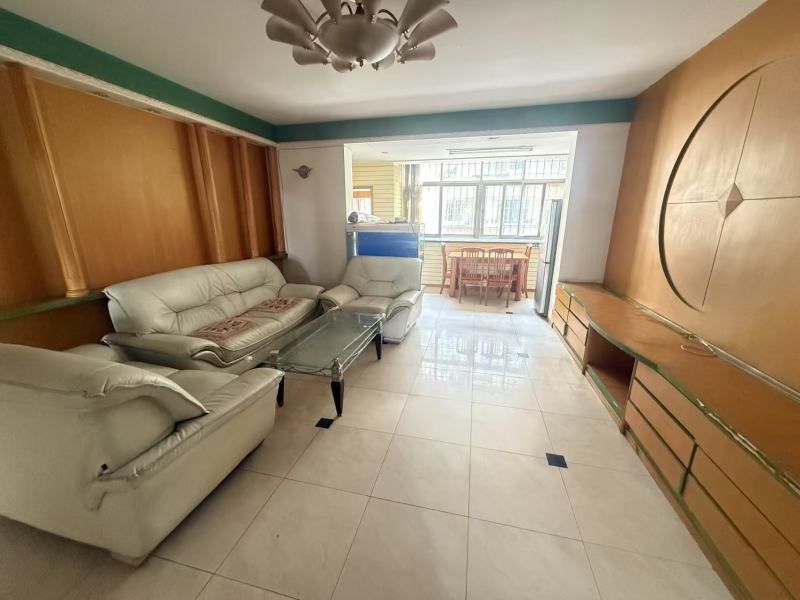 4室2廳1陽臺 紅塔花園客廳