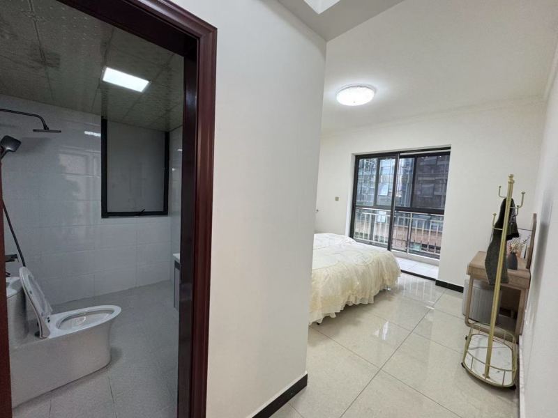 3室2廳2陽臺 融城優(yōu)郡臥室