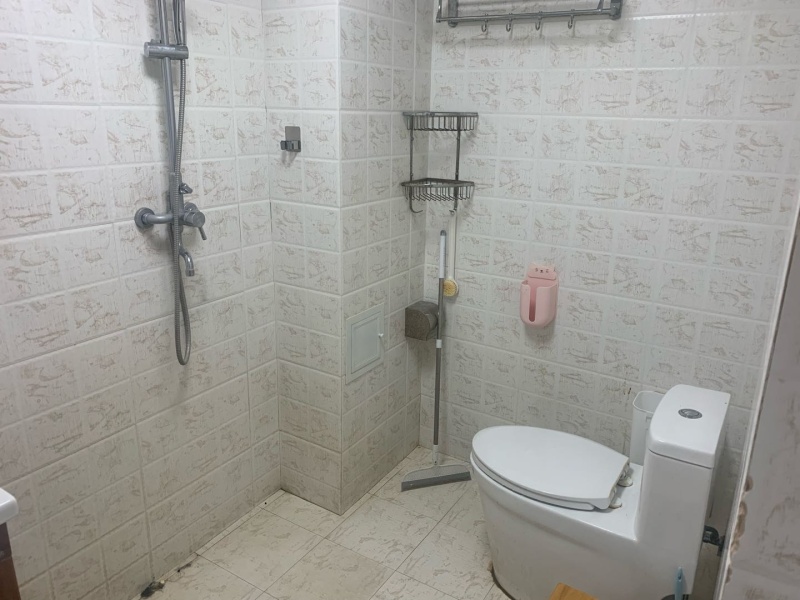 3室1廳1陽臺 興港瓏灣衛(wèi)生間