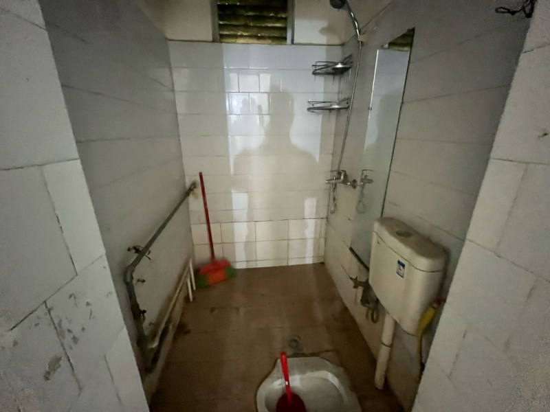 2室2廳1陽臺 船房小區(qū)衛(wèi)生間