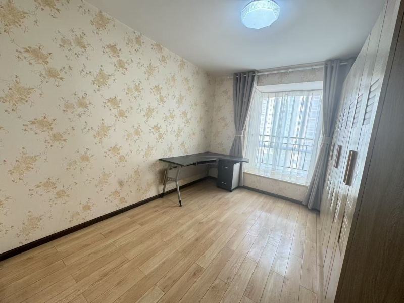 5室2廳 世紀城華春苑臥室