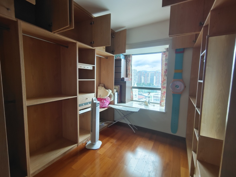 4室2廳2陽(yáng)臺(tái) 金域緹香臥室