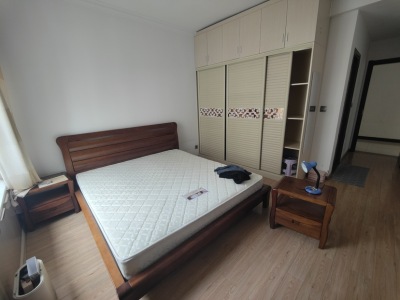 4室2廳2陽(yáng)臺(tái) 華龍人家