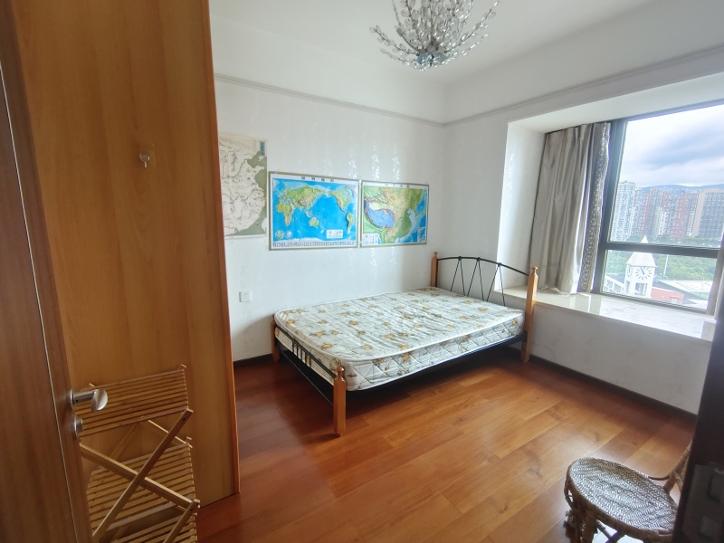 4室2廳2陽(yáng)臺(tái) 金域緹香臥室