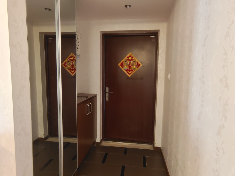 4室2廳2陽(yáng)臺(tái) 金域緹香門(mén)廳