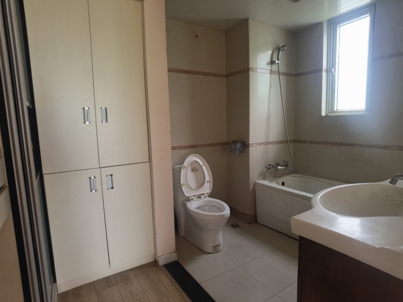 3室2廳 云南映象C區(qū)衛(wèi)生間