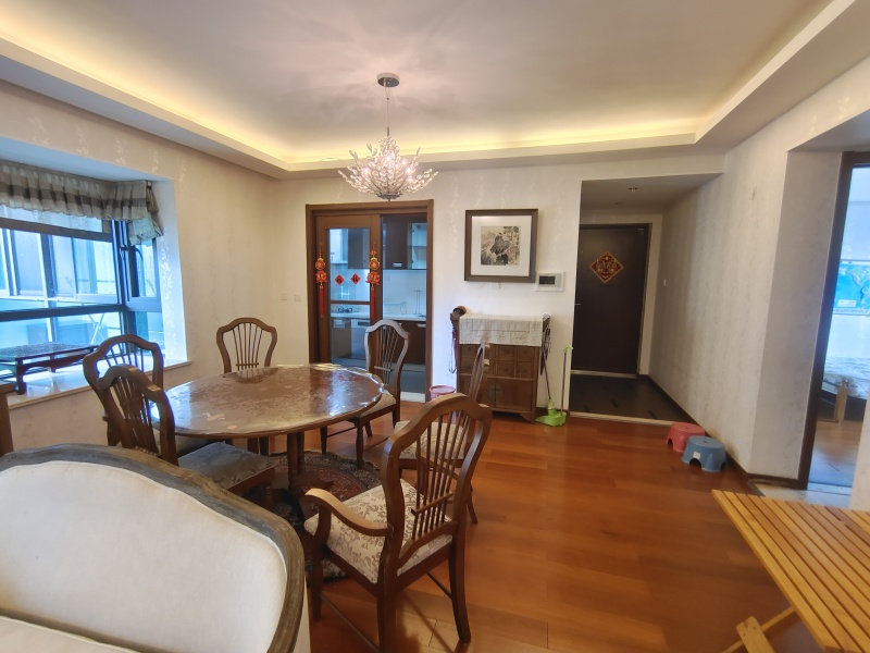 4室2廳2陽(yáng)臺(tái) 金域緹香餐廳