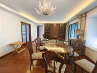 4室2廳2陽(yáng)臺(tái) 金域緹香客廳