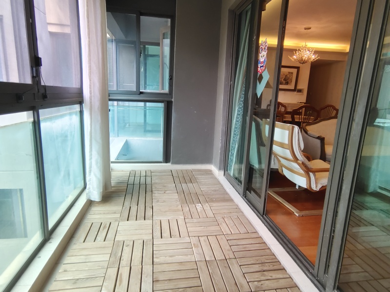 4室2廳2陽(yáng)臺(tái) 金域緹香陽(yáng)臺(tái)