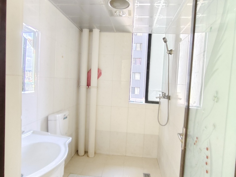 3室2廳2陽臺 假日城市衛(wèi)生間