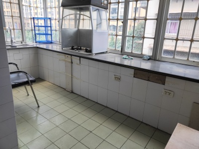 2室2廳1陽臺 洪發(fā)小區(qū)