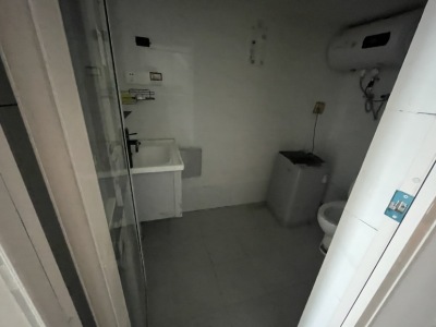 1室1廳1陽(yáng)臺(tái) 海倫堡中央廣場(chǎng)