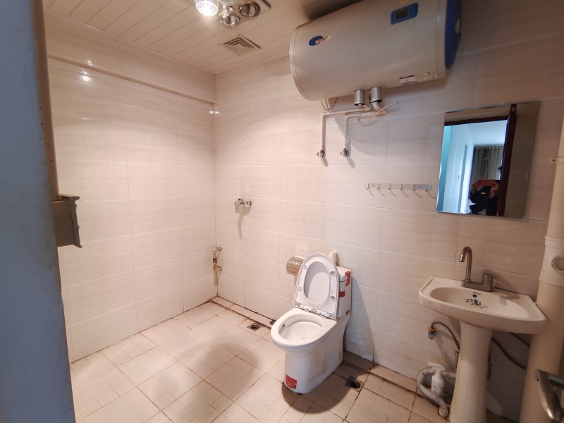 4室2廳2陽(yáng)臺(tái) 銀河北庭衛(wèi)生間